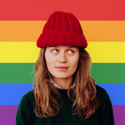 Discovery icon for girl in red Discord server